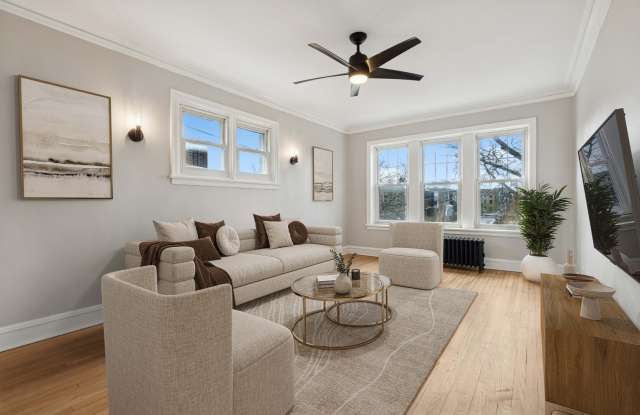 5953 N Greenview Avenue