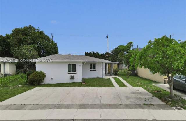 2343 NW 28th St