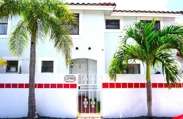 Photo of 1705 San Remo Circle