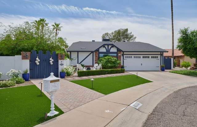 8113 E Redwing Road