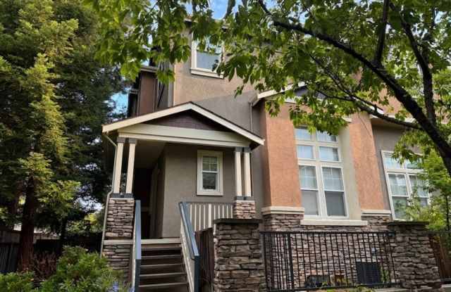 COMING SOON! | $3,700 / 3BR GORGEOUS CENTRAL FREMONT TOWNHOME IN PARKMONT