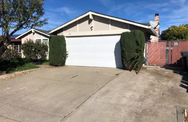 2133 SUGARTREE DRIVE - 2133 Sugartree Drive, Pittsburg, CA 94565