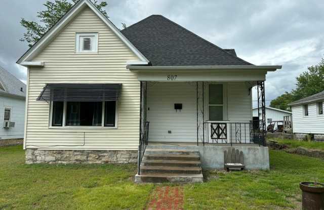 807 W 2nd Street
