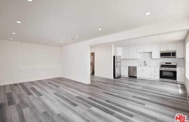 1151 Horn Ave