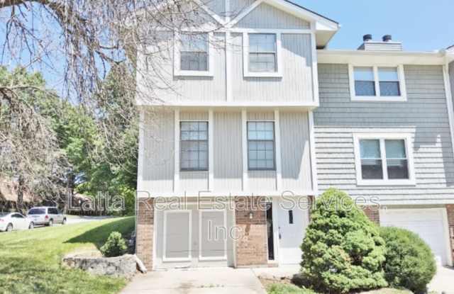410 NW 3rd St