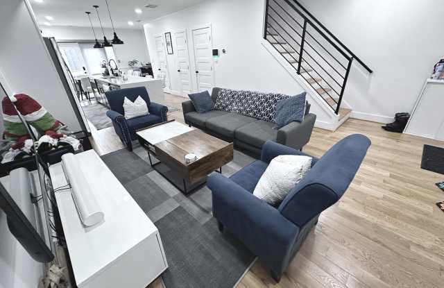 1427 Parkwood Place Northwest