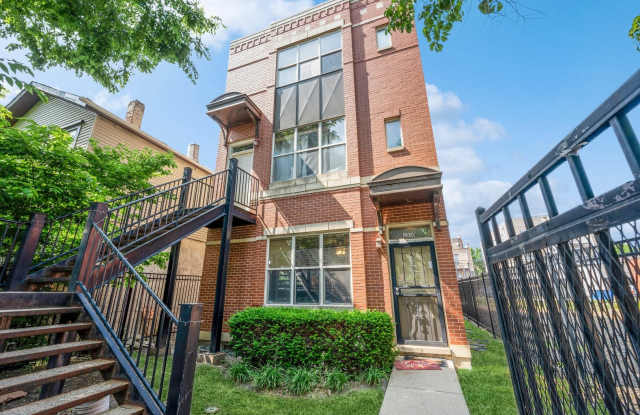 2030 W Warren Boulevard - 2030 West Warren Boulevard, Chicago, IL 60612