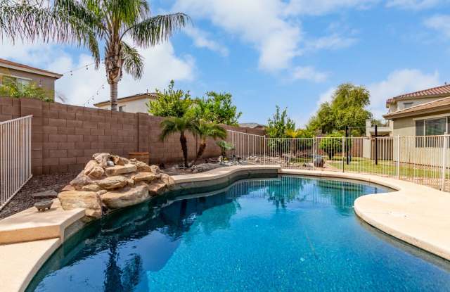 Photo of Lovely home in cul-de-sac lot with fenced pool!