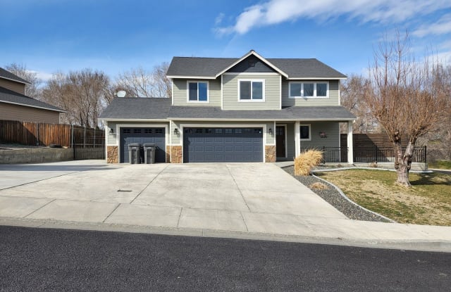 5204 S Auburn Pl - 5204 South Auburn Place, Kennewick, WA 99337