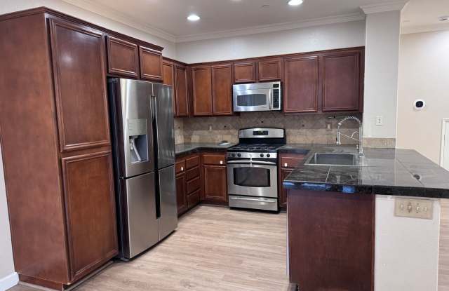 Beautiful 3 Bedroom, 2 1/2 Bath Condo, In Riverside