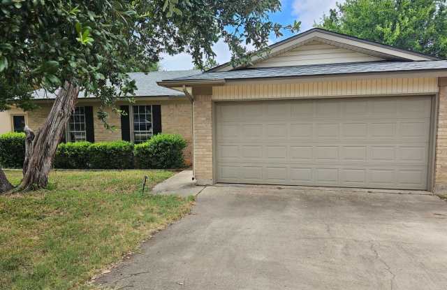 Lovely 3/2 in a great location!