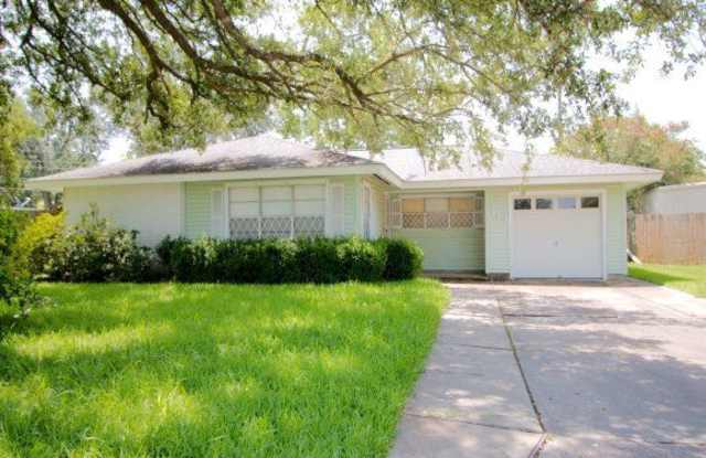 413 Gardenia Ave - 413 Gardenia Street, Orange, TX 77630