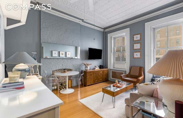 454 West 23rd Street