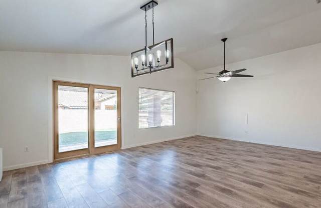 985 East Mowry Washington Lane