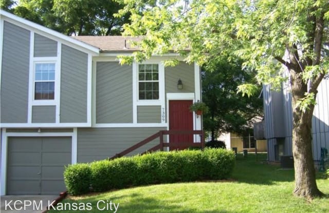 7309 W 55th Place - 7309 West 55th Place, Overland Park, KS 66202