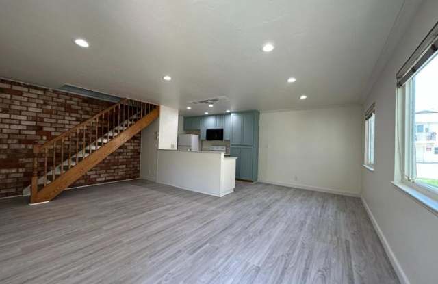 Photo of 9029 Casals Street