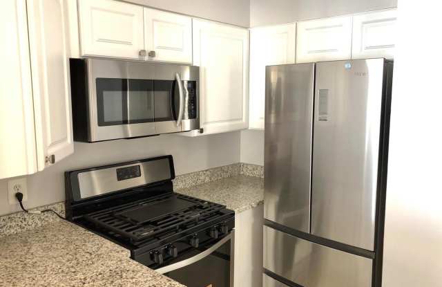 4733 BRADLEY BLVD #11