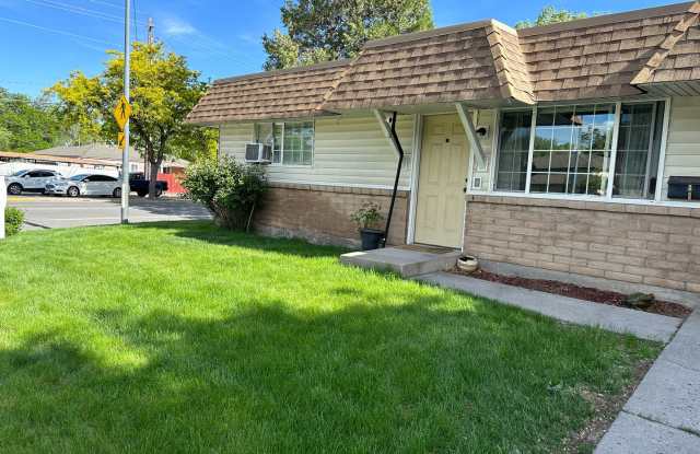 Charming 3 bedroom, 2 bath duplex!