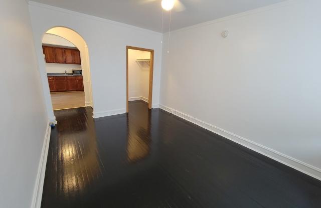 834 W Fullerton Avenue