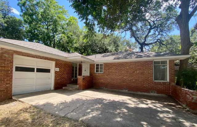 3/2 House Hancock Area- 914 Keith Lane - available now