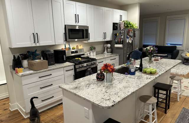 Photo of 1044 Washington Avenue - 2