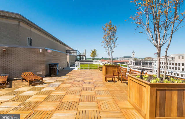 601 PENNSYLVANIA Avenue NW unit: 705