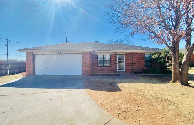 Clean 3/2/2 brick home near University Pines - 9718 Blandon Avenue, Lubbock, TX 79423