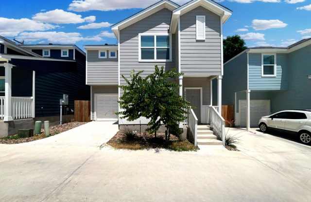 2085 Silver Oaks Dr