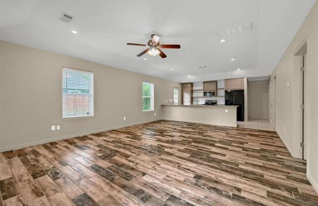 1527 S Chandler Avenue