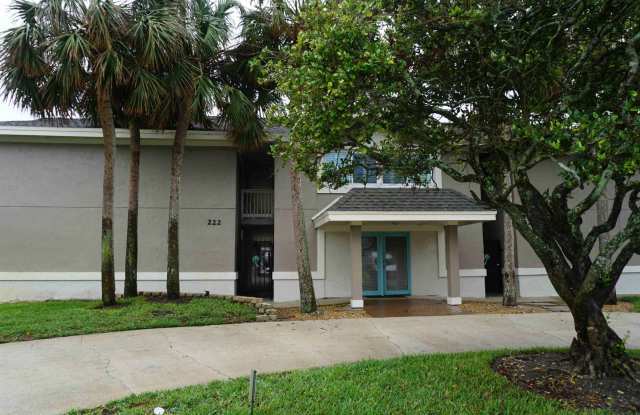 Furnished efficiency one block from the beach