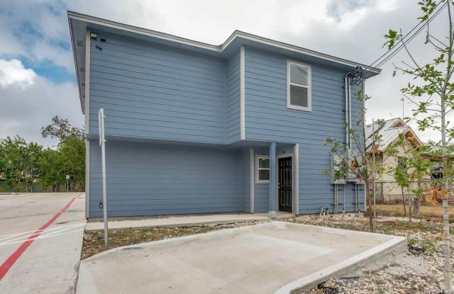 Photo of 1835 W Poplar unit: 401