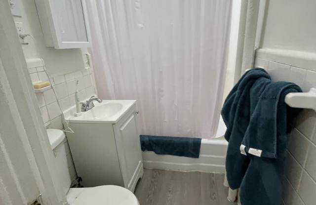 May 1 Awesome Studio with Huge bedroom and Separate Kitchen Close to T NO FEE