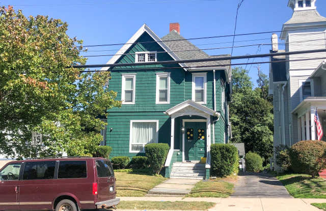 Perfect House in a Perfect Location, 7 BR!