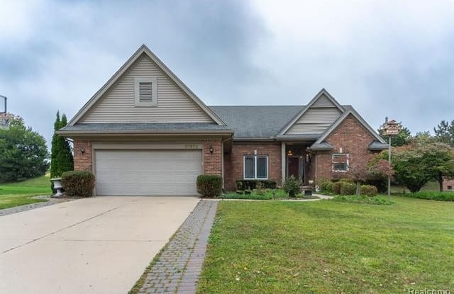 37670 KINGSBURN Drive - 37670 Kingsburn Drive, Livonia, MI 48152