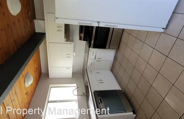 Beautiful 3 Bedroom 1 Bath with Open Beam Ceilings and Great View. - 1609 Valle Vista Avenue, Vallejo, CA 94589