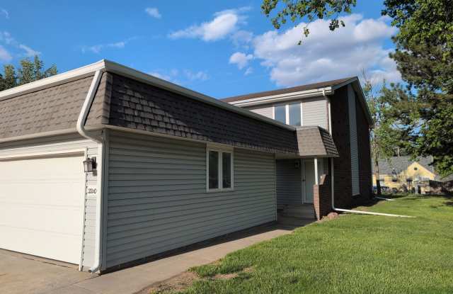 Fully Updated 3 Bedroom 3 Bath Townhouse with 2 Stall Attatched Garage