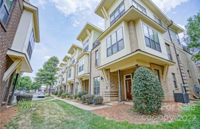 Room in 3 Bedroom Townhome at Steel Yard Ct photos photos