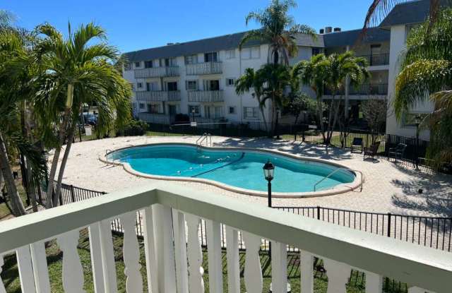 15225 NE 6 AveApt B205