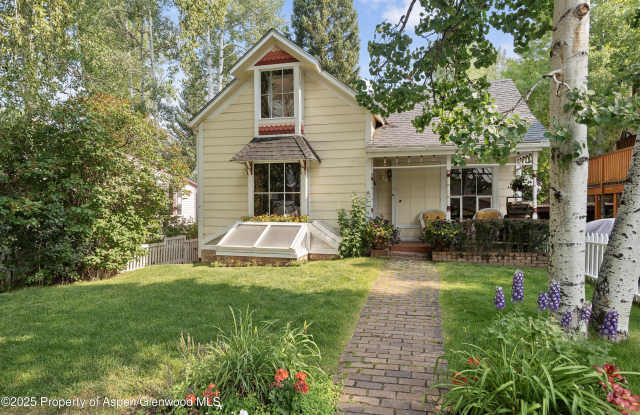 Photo of 214 W Hyman Avenue