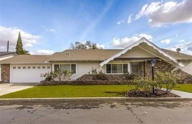 1019 E Walnut Avenue