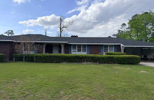 4BD/2B Home in Valdosta, GA
