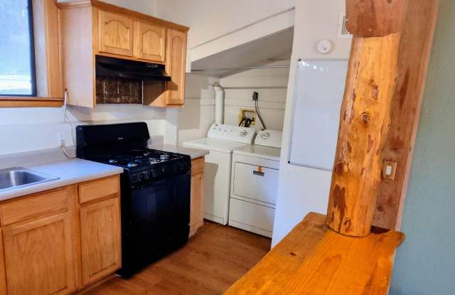 1718 E Mountain View Avenue