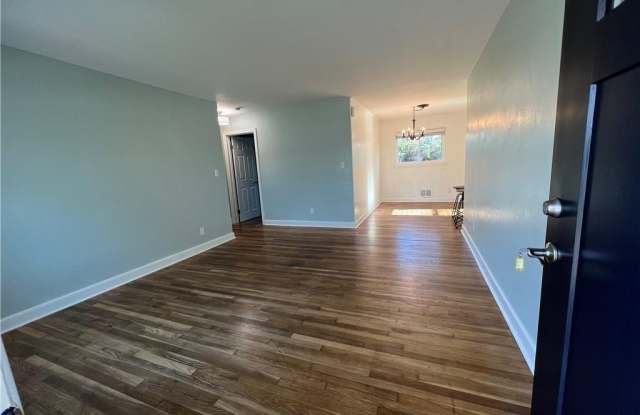 1300 Pineview Avenue