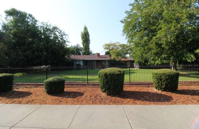 Photo of Concord/ Walnut Creek Border! 2172 sq ft home on Huge lot with swimming pool!