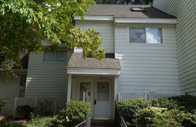 3 Bedrooms, 2.5 Bathrooms Townhouse in Williamsburg for Rent.