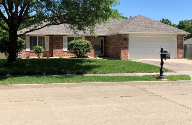 703 AMES DR - 703 Ames Drive, Columbia, MO 65201