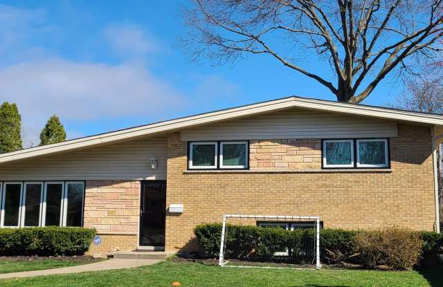 Beautiful Wilmette 3 bed 2 bath home in New Trier School District