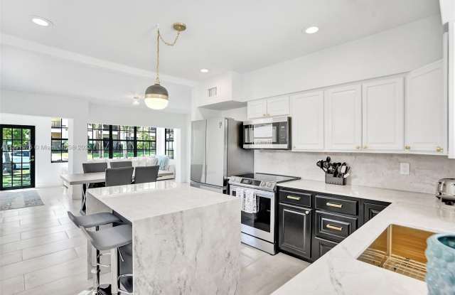 541 NE 14th Ct