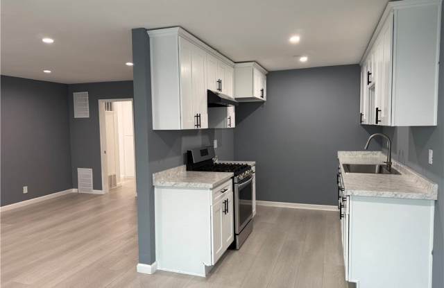 6722 Whitsett Avenue