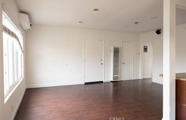 2727 Griffith Park Boulevard 1/2